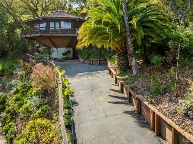 155 De Burgh Dr, San Anselmo, CA 94960