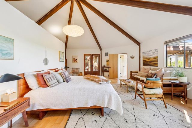 155 De Burgh Dr, San Anselmo, CA 94960