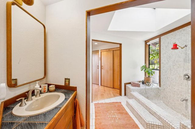 155 De Burgh Dr, San Anselmo, CA 94960