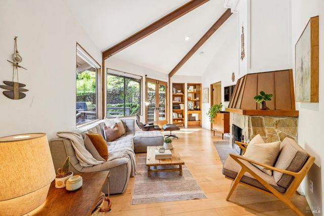 155 De Burgh Dr, San Anselmo, CA 94960