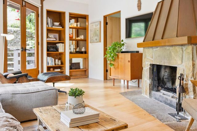 155 De Burgh Dr, San Anselmo, CA 94960