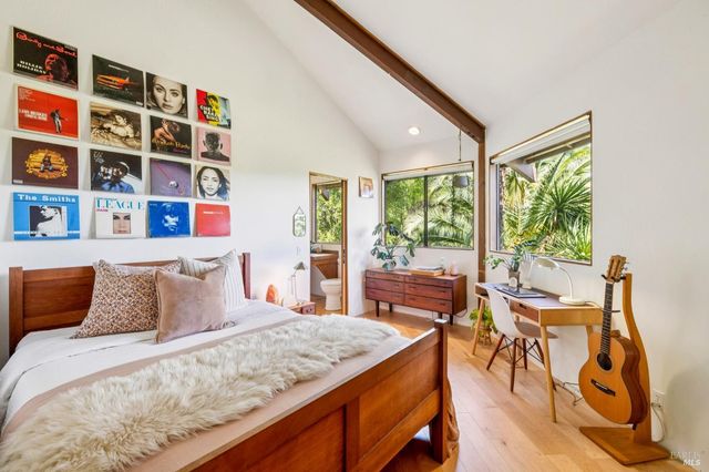 155 De Burgh Dr, San Anselmo, CA 94960