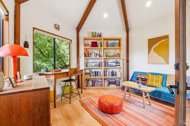 155 De Burgh Dr, San Anselmo, CA 94960