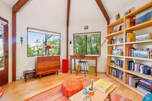 155 De Burgh Dr, San Anselmo, CA 94960