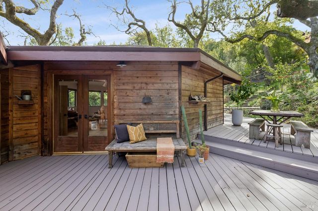 155 De Burgh Dr, San Anselmo, CA 94960