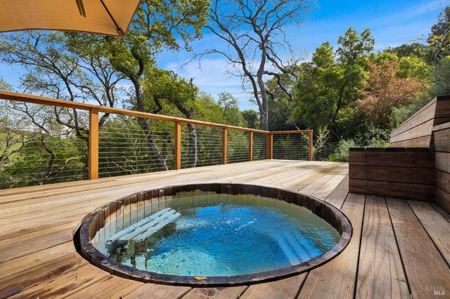 155 De Burgh Dr, San Anselmo, CA 94960