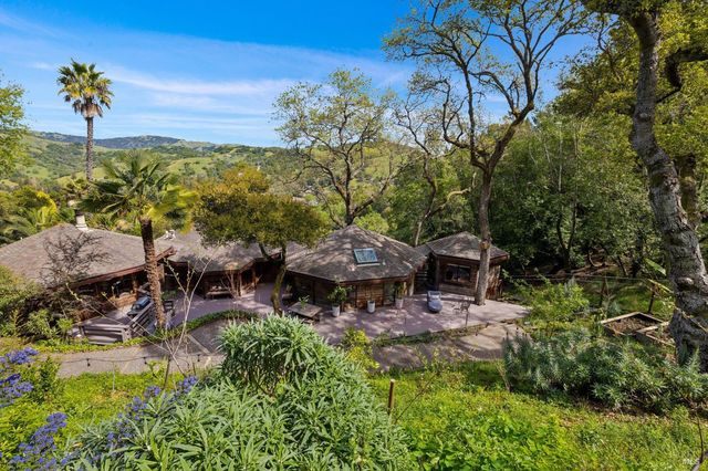 155 De Burgh Dr, San Anselmo, CA 94960