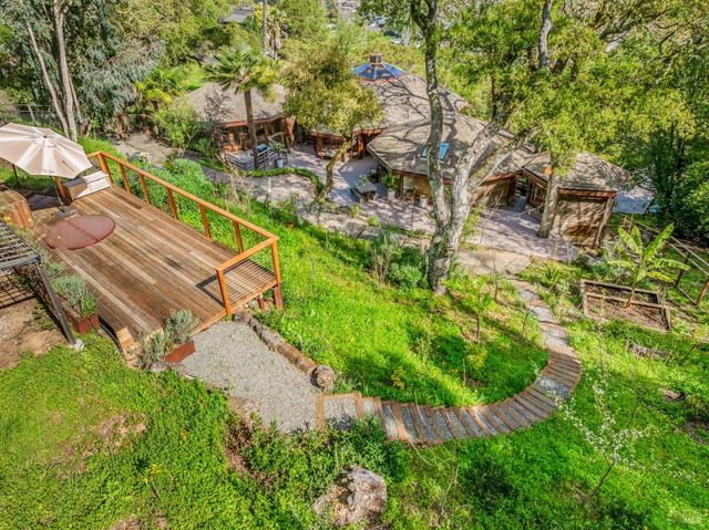 155 De Burgh Dr, San Anselmo, CA 94960