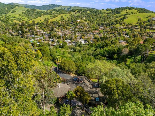 155 De Burgh Dr, San Anselmo, CA 94960