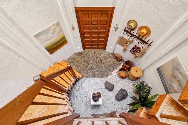 155 De Burgh Dr, San Anselmo, CA 94960