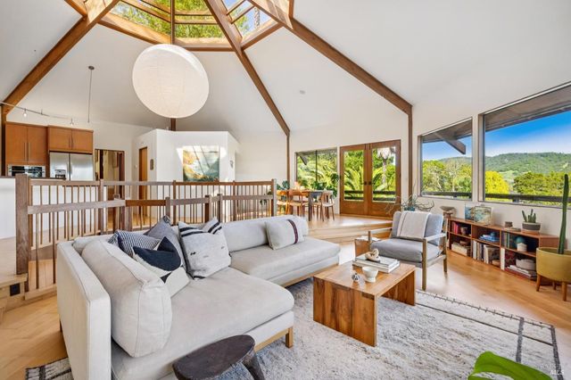 155 De Burgh Dr, San Anselmo, CA 94960