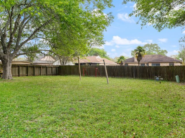 13 Columbella Street, Bay City, TX 77414