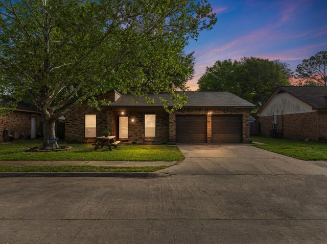 13 Columbella Street, Bay City, TX 77414