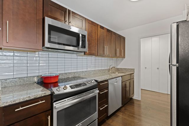 1555 N Sandburg Terrace 607K, Chicago, IL 60610