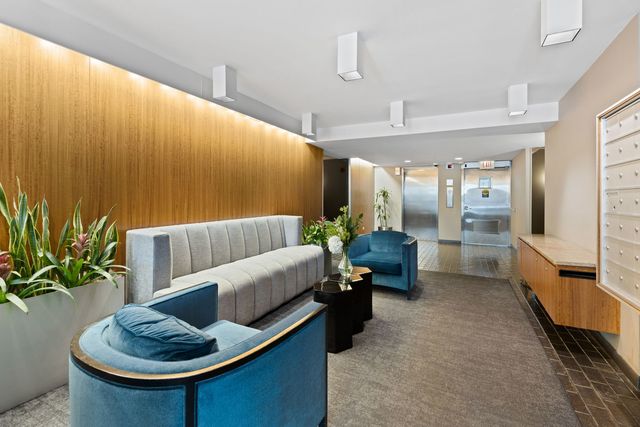 1555 N Sandburg Terrace 607K, Chicago, IL 60610