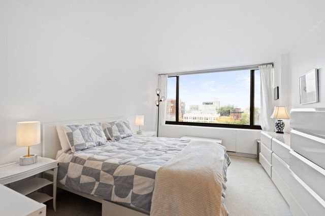 1555 N Sandburg Terrace 607K, Chicago, IL 60610