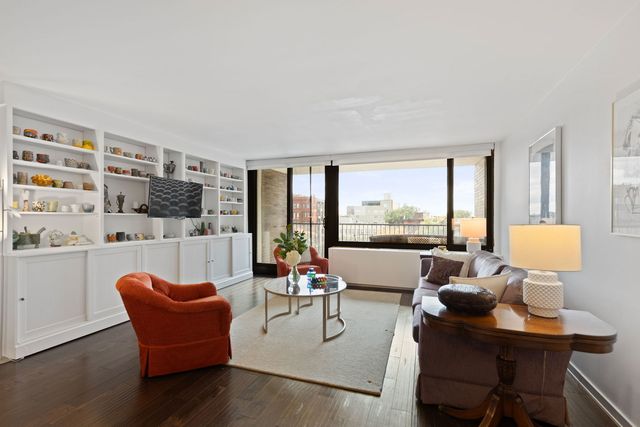 1555 N Sandburg Terrace 607K, Chicago, IL 60610