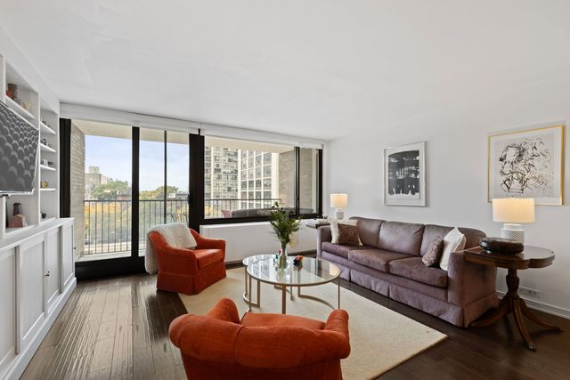 1555 N Sandburg Terrace 607K, Chicago, IL 60610