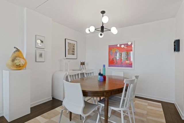 1555 N Sandburg Terrace 607K, Chicago, IL 60610