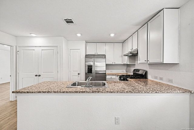 5450 DAPHNE PATH, San Antonio, TX 78253
