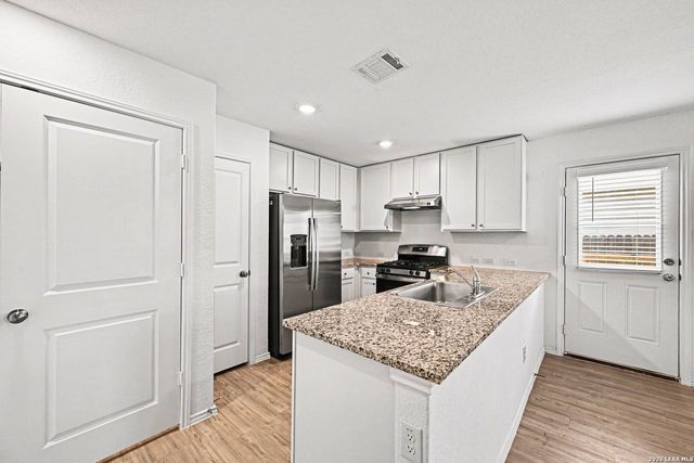 5450 DAPHNE PATH, San Antonio, TX 78253