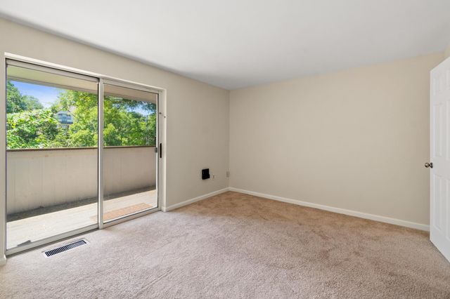 388 College St Apt 4, Burlington, VT 05401