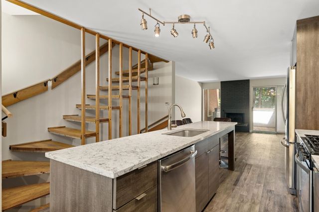 388 College St Apt 4, Burlington, VT 05401