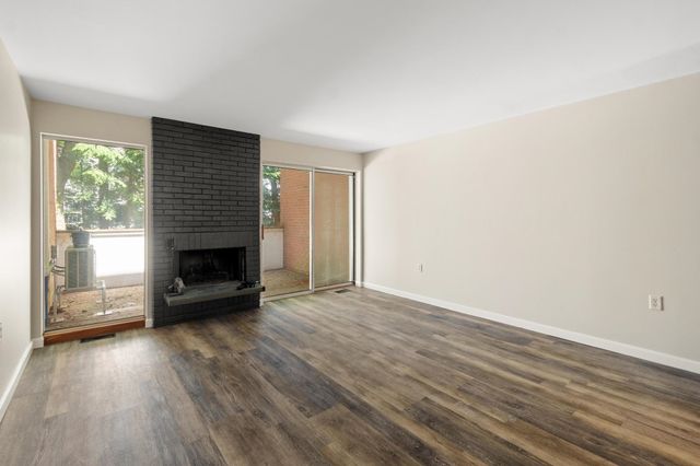 388 College St Apt 4, Burlington, VT 05401