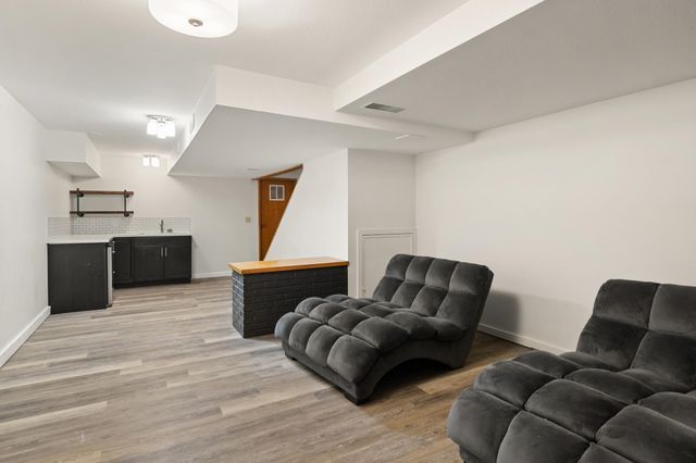 388 College St Apt 4, Burlington, VT 05401