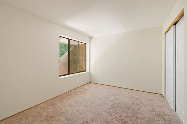 388 College St Apt 4, Burlington, VT 05401