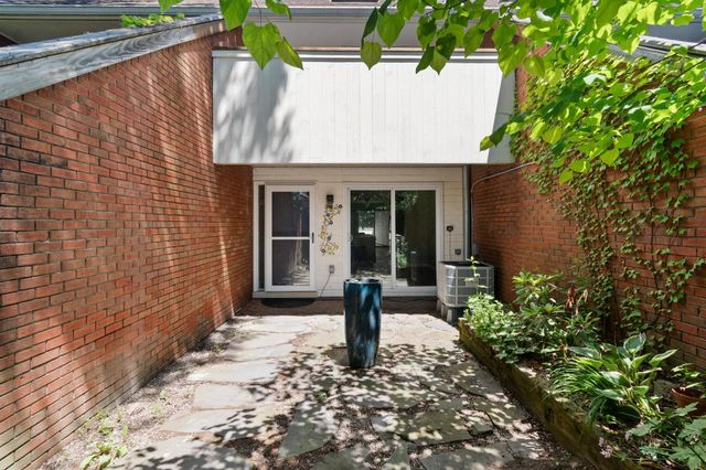 388 College St Apt 4, Burlington, VT 05401