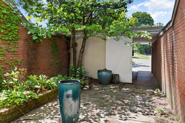 388 College St Apt 4, Burlington, VT 05401