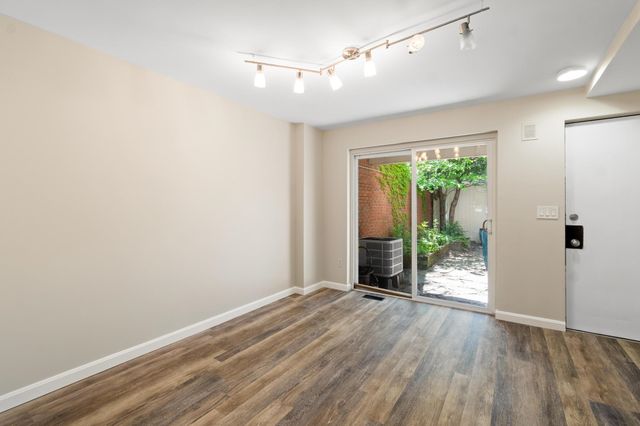 388 College St Apt 4, Burlington, VT 05401
