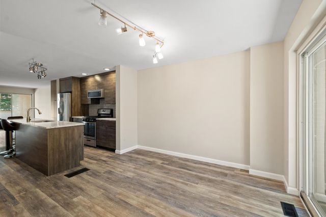 388 College St Apt 4, Burlington, VT 05401