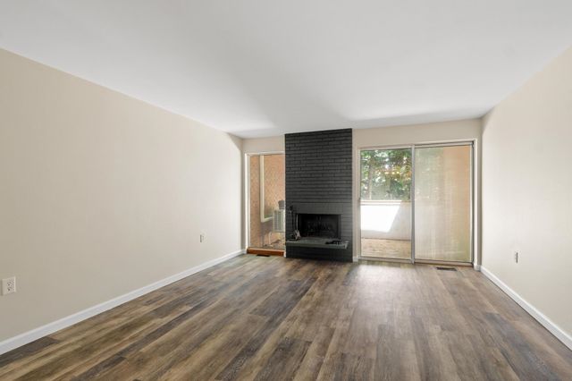 388 College St Apt 4, Burlington, VT 05401