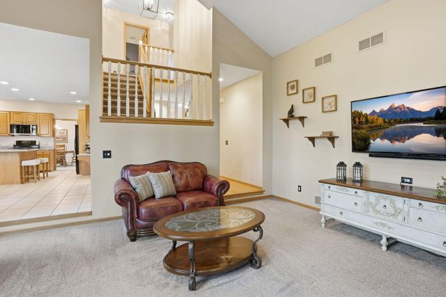 1021 Wildwood Way, Chaska, MN 55318