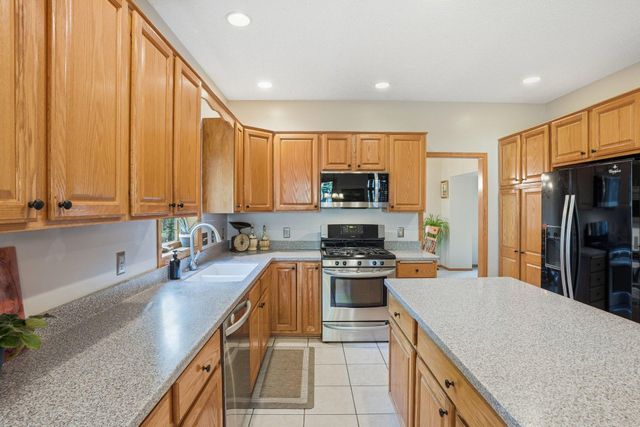 1021 Wildwood Way, Chaska, MN 55318
