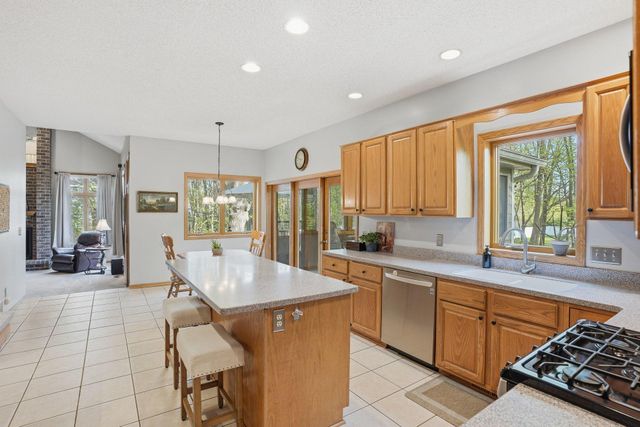 1021 Wildwood Way, Chaska, MN 55318