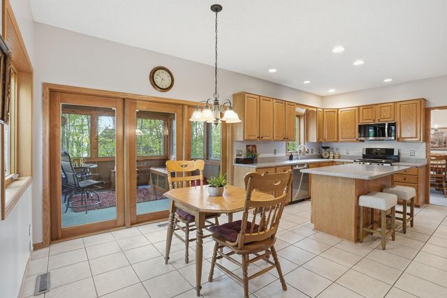 1021 Wildwood Way, Chaska, MN 55318