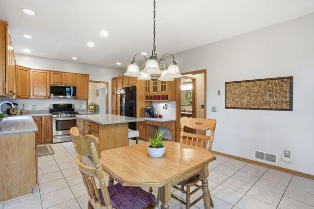 1021 Wildwood Way, Chaska, MN 55318