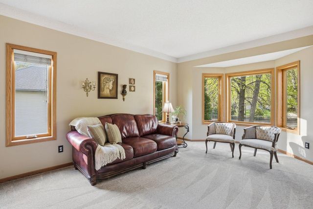 1021 Wildwood Way, Chaska, MN 55318