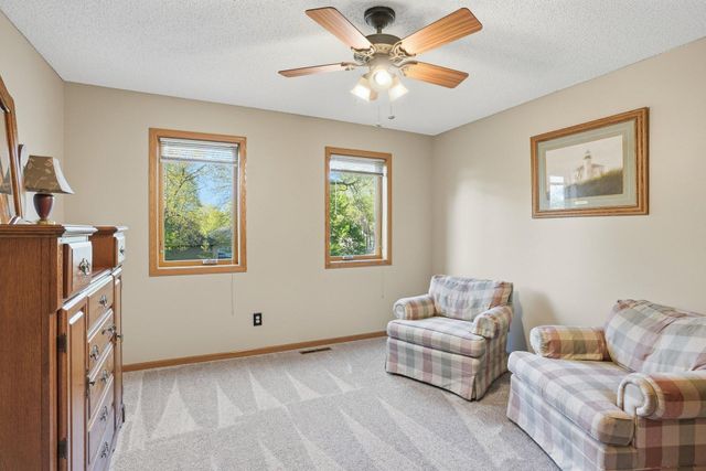 1021 Wildwood Way, Chaska, MN 55318