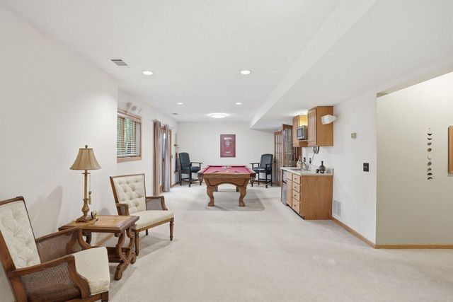 1021 Wildwood Way, Chaska, MN 55318