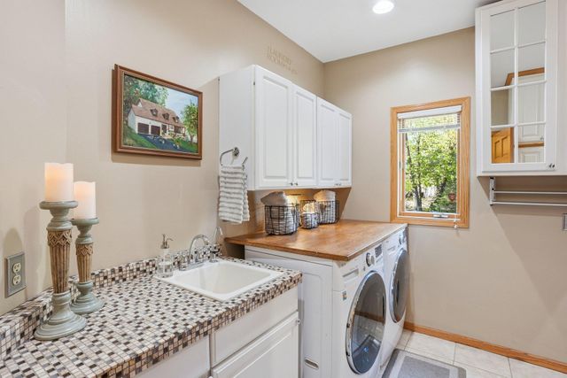 1021 Wildwood Way, Chaska, MN 55318