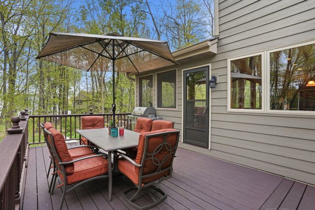 1021 Wildwood Way, Chaska, MN 55318