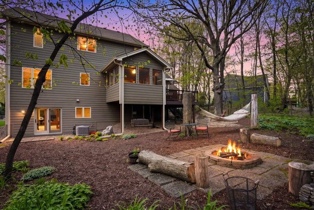 1021 Wildwood Way, Chaska, MN 55318