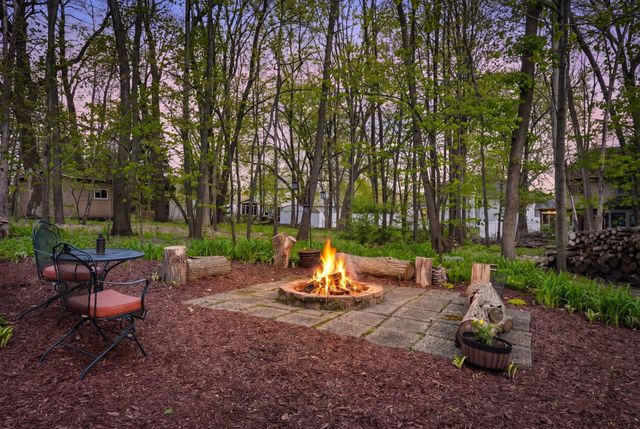 1021 Wildwood Way, Chaska, MN 55318