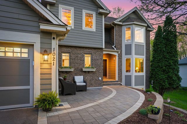 1021 Wildwood Way, Chaska, MN 55318