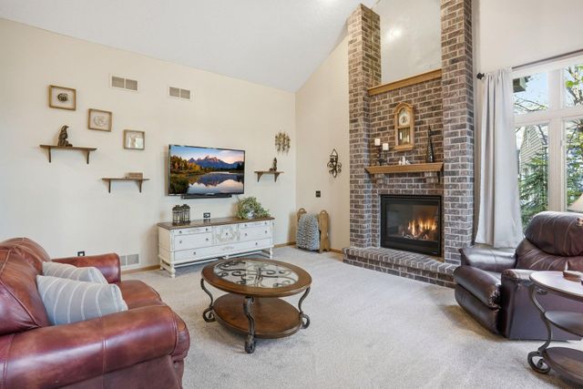 1021 Wildwood Way, Chaska, MN 55318