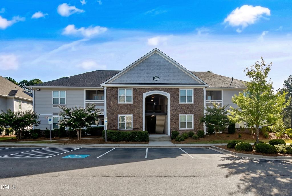 288 Gallery Drive Apt 204, Spring Lake, NC 28390